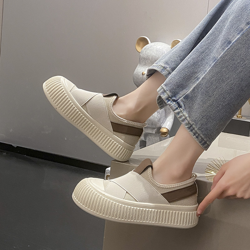 Casual Sneaker Low - รองเท้าลำลองสไตล์เรโทรใหม่ปี 2026 รองเท้ากีฬาแบบสวมสไตล์เกาหลี ระบายอากาศได้ดี กันลื่น ทนทานต่อการสึกหรอ