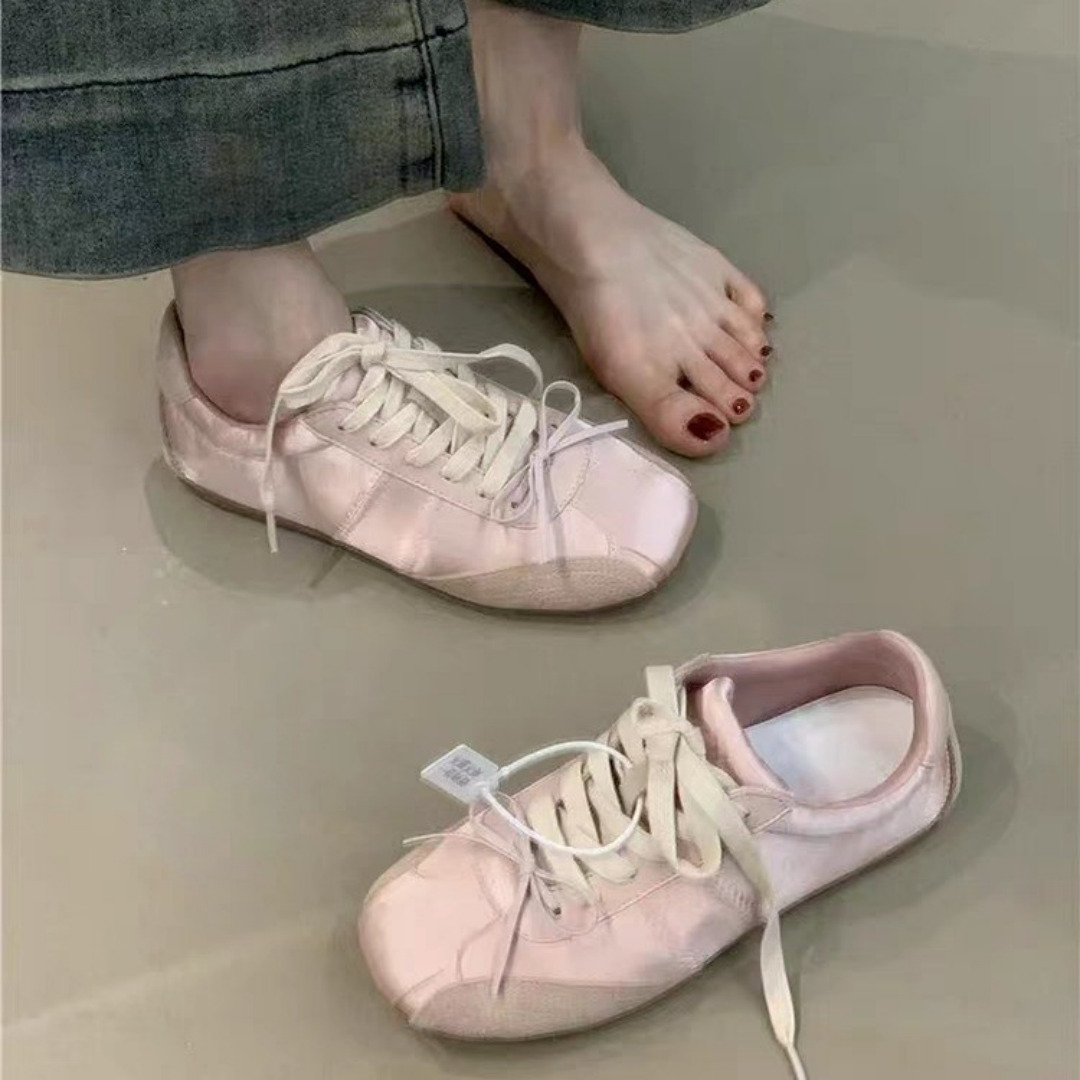 รองเท้าผ้าใบสีขาวผูกเชือกสไตล์ - Casual Sneaker Low บทวิจารณ์และราคา